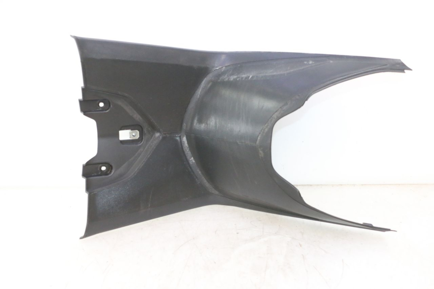 photo de TRITTBRETT VERKLEIDUNG MITTE BMW C SPORT 650 (2015 - 2021) - Details der Befestigungspunkte