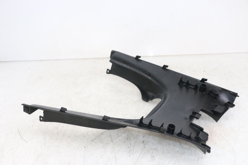 photo de TRITTBRETT VERKLEIDUNG MITTE KYMCO DINK STREET ABS 125 (2011 - 2018) - Detailansicht des Bauteils