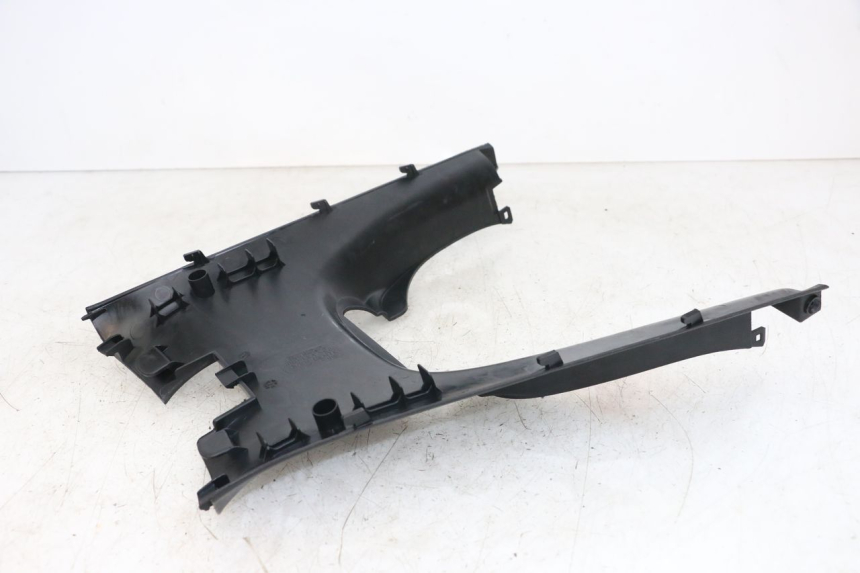 photo de TRITTBRETT VERKLEIDUNG MITTE KYMCO DINK STREET ABS 125 (2011 - 2018) - Zoom auf Gebrauchszustand