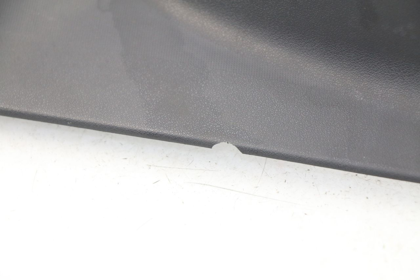 photo de TRITTBRETT VERKLEIDUNG MITTE KYMCO DINK STREET 125 (2009 - 2014) - Zoom auf Gebrauchszustand