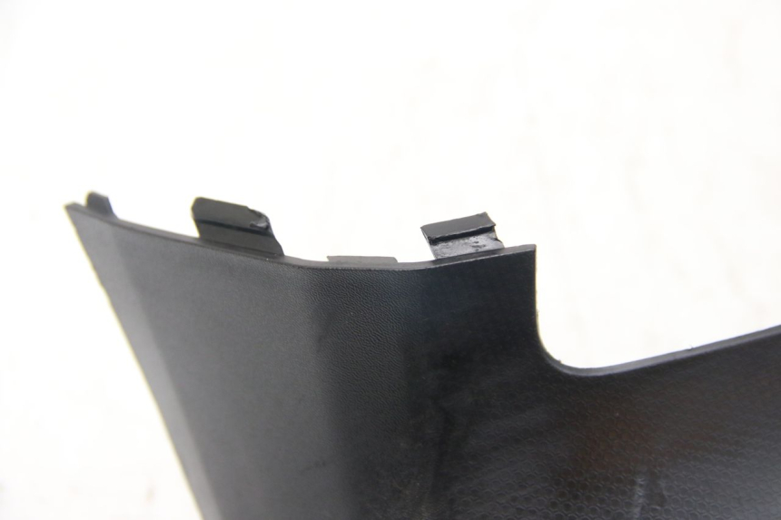 photo de TRITTSTUFENVERBINDUNG KYMCO DOWNTOWN ABS 125 (2015 - 2017) - Details der Befestigungspunkte