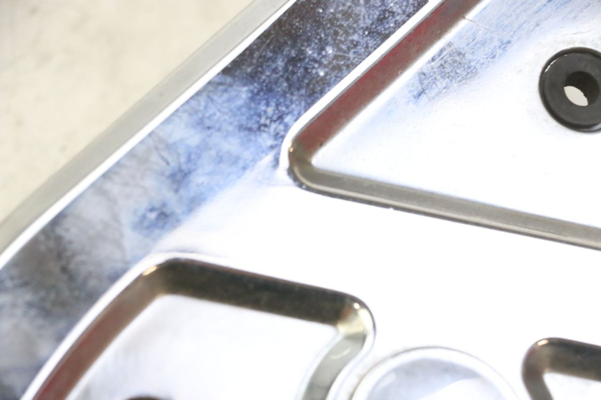 photo de TRITTBRETT VERKLEIDUNG MITTE RECHTS HYOSUNG GV AQUILA 125 (2000 - 2009) - Zoom auf Gebrauchszustand