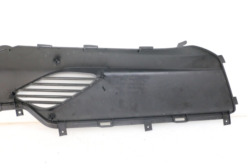 photo de TRITTBRETT VERKLEIDUNG MITTE RECHTS KYMCO DINK STREET 125 (2009 - 2014) - Detailansicht des Bauteils