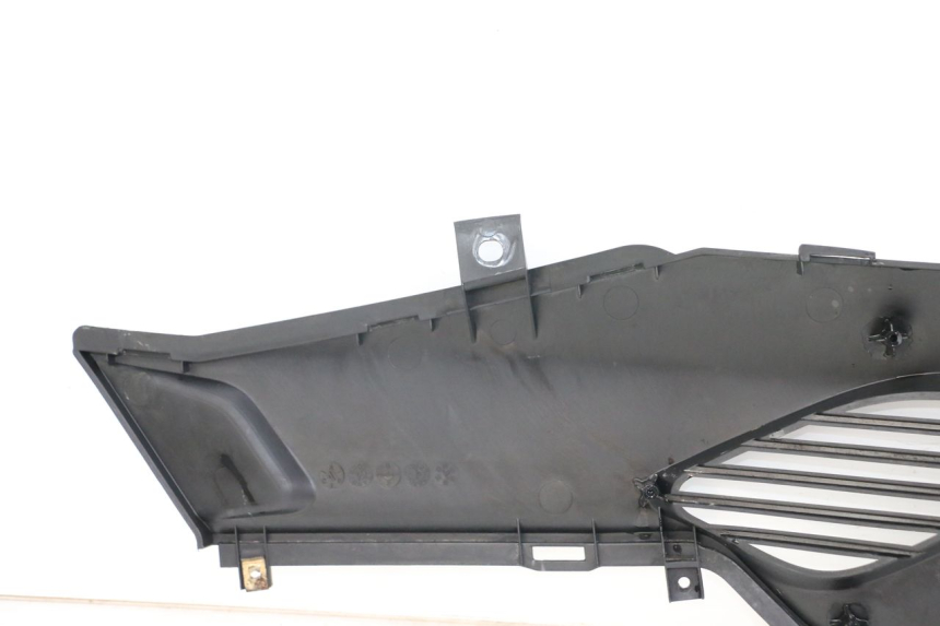 photo de TRITTBRETT VERKLEIDUNG MITTE RECHTS KYMCO DINK STREET 125 (2009 - 2014) - Zoom auf Gebrauchszustand