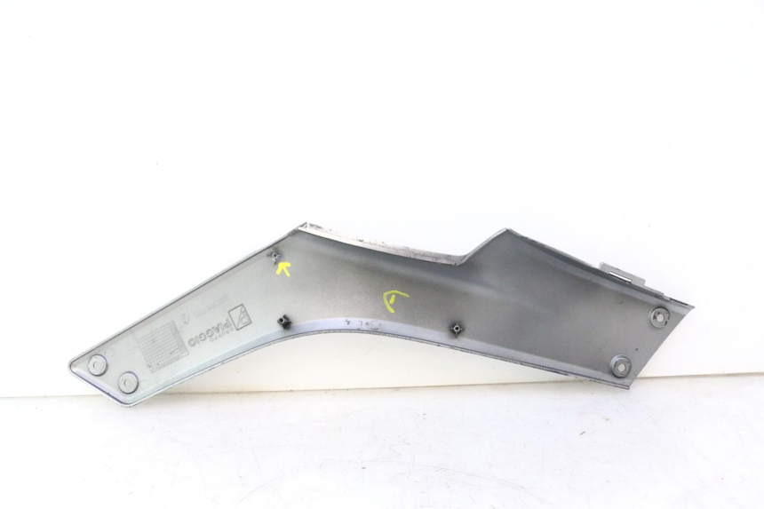 photo de TRITTBRETT VERKLEIDUNG MITTE RECHTS GILERA GP 800 (2007 - 2013) - Geprüftes Gebrauchtteil