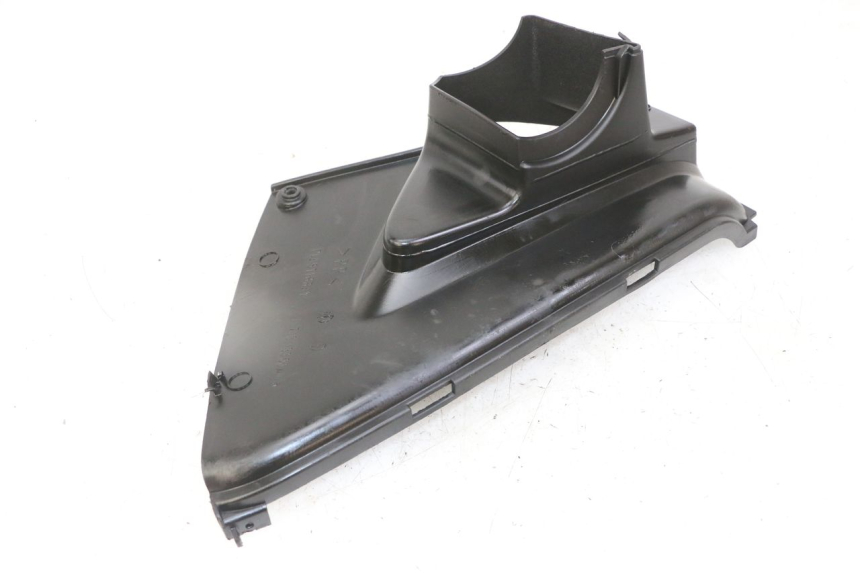 photo de TRITTBRETT VERKLEIDUNG MITTE RECHTS PEUGEOT JET FORCE CARBU 50 (2003 - 2016) - Details der Befestigungspunkte