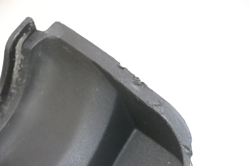 photo de TRITTBRETT VERKLEIDUNG MITTE RECHTS PEUGEOT JET FORCE CARBU 50 (2003 - 2016) - Oberflächenzustand und Material