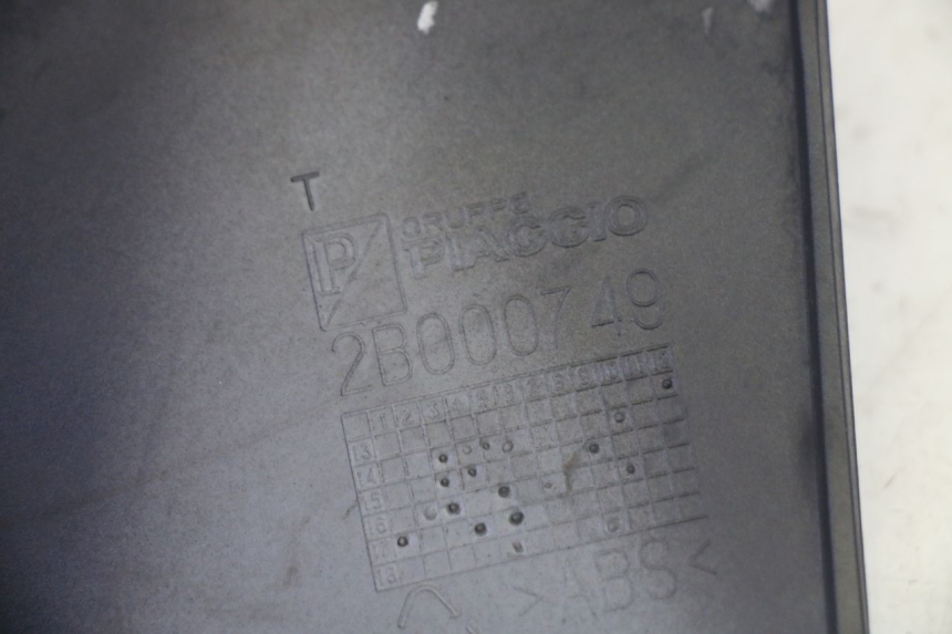 photo de TRITTBRETT VERKLEIDUNG MITTE RECHTS PIAGGIO MP3 HPE 350 (2018 - 2020) - Technische Nahaufnahme