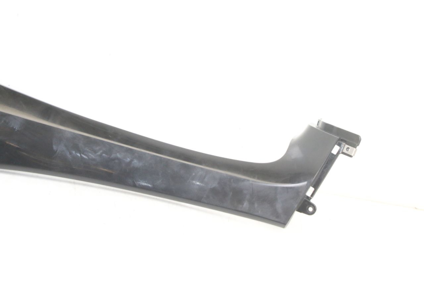 photo de TRITTBRETT VERKLEIDUNG MITTE RECHTS PIAGGIO MP3 500 (2014 - 2017) - Zoom auf Gebrauchszustand