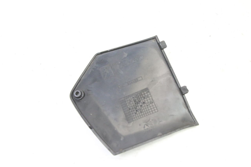 photo de TRITTBRETT VERKLEIDUNG MITTE RECHTS PIAGGIO MP3 500 (2011 - 2015) - Zoom auf Gebrauchszustand