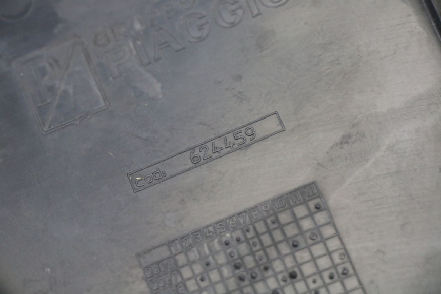 photo de TRITTBRETT VERKLEIDUNG MITTE RECHTS PIAGGIO MP3 500 (2011 - 2015) - Technische Nahaufnahme