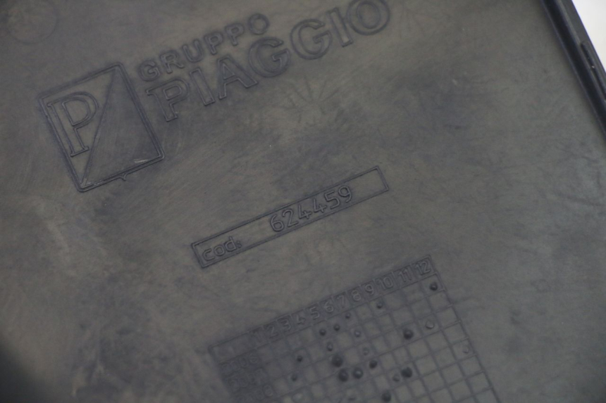 photo de TRITTBRETT VERKLEIDUNG MITTE RECHTS PIAGGIO MP3 500 (2011 - 2015) - Technische Nahaufnahme