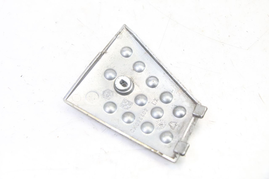 photo de TRITTBRETT VERKLEIDUNG MITTE RECHTS PIAGGIO X8 125 (2004 - 2007) - Zoom auf Gebrauchszustand