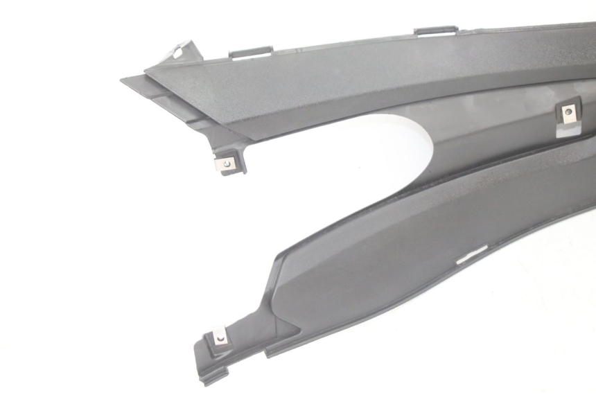 photo de TRITTBRETT VERKLEIDUNG MITTE RECHTS GILERA RUNNER SP 50 (2006 - 2008) - Detailansicht des Bauteils