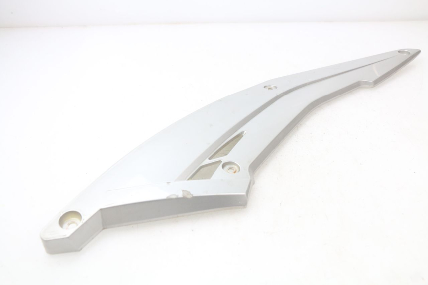 photo de TRITTBRETT VERKLEIDUNG MITTE RECHTS RAZZO STEED 125 (2012 - 2018) - Kennzeichnungen und Originalreferenzen