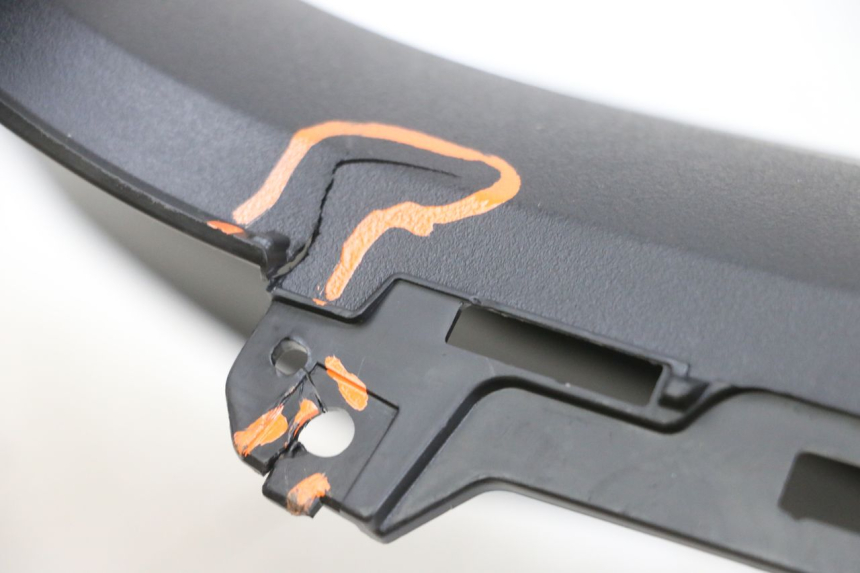 photo de TRITTBRETT VERKLEIDUNG MITTE RECHTS YAMAHA TRICITY 300 (2020 - 2024) - Detailansicht des Bauteils