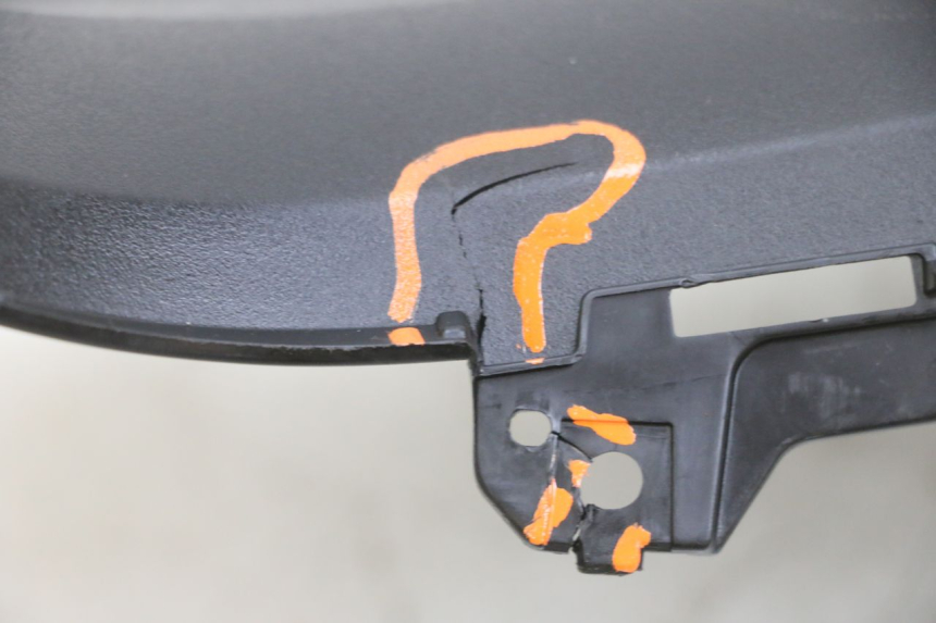 photo de TRITTBRETT VERKLEIDUNG MITTE RECHTS YAMAHA TRICITY 300 (2020 - 2024) - Charakteristische Merkmale