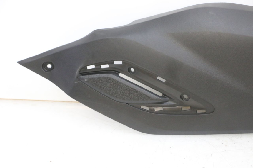 photo de TRITTBRETT VERKLEIDUNG MITTE RECHTS YAMAHA TRICITY 300 (2020 - 2024) - Detaillierte Sichtprüfung