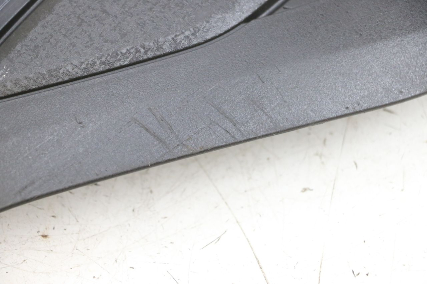 photo de TRITTBRETT VERKLEIDUNG MITTE RECHTS YAMAHA TRICITY 300 (2020 - 2024) - Kennzeichnungen und Originalreferenzen