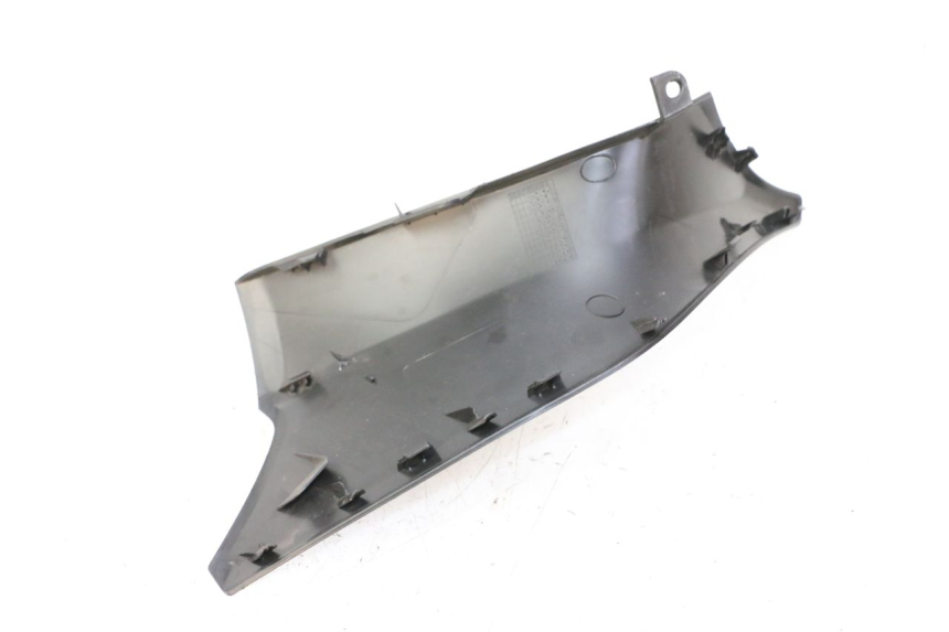 photo de TRITTBRETT VERKLEIDUNG MITTE RECHTS YAMAHA XMAX X-MAX 125 (2021 - 2025) - Zoom auf Gebrauchszustand