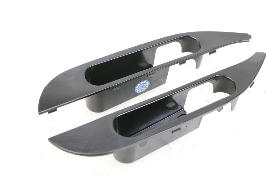 photo de TRITTBRETT VERKLEIDUNG MITTE SEGWAY NINEBOT E125S 1 (2022 - 2026) - Alternative Perspektive