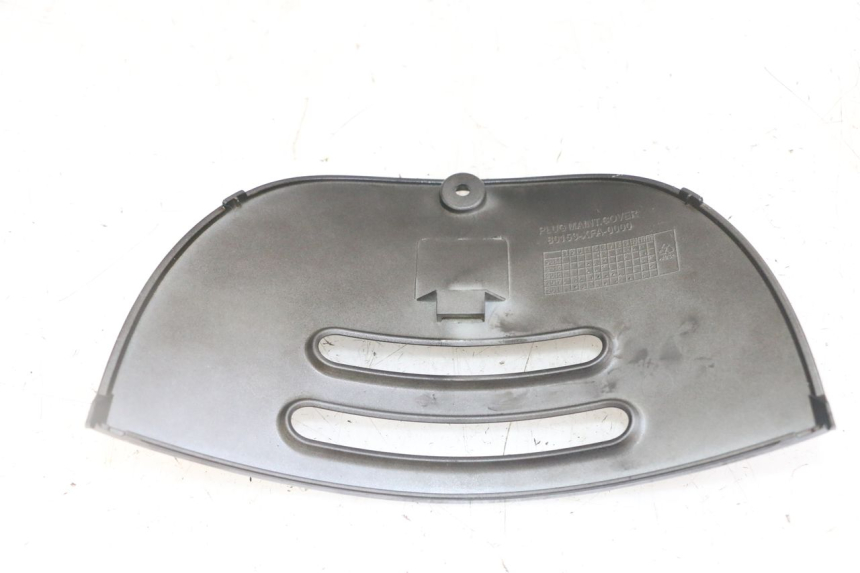 photo de TRITTBRETT VERKLEIDUNG MITTE SYM FIDDLE 3 III 50 (2014 - 2020) - Detailansicht des Bauteils