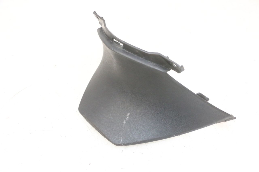 photo de TRITTBRETT VERKLEIDUNG MITTE PIAGGIO FLY 4T 50 (2013 - 2017) - Zoom auf Gebrauchszustand