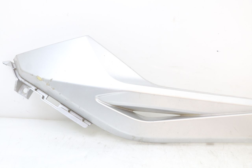 photo de TRITTBRETT VERKLEIDUNG MITTE LINKS LONGJIA EASY MAX 125 (2020 - 2024) - Zoom auf Gebrauchszustand