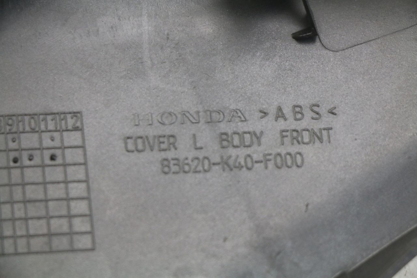 photo de TRITTBRETT VERKLEIDUNG MITTE LINKS HONDA FORZA 125 (2015 - 2016) - Details der Befestigungspunkte