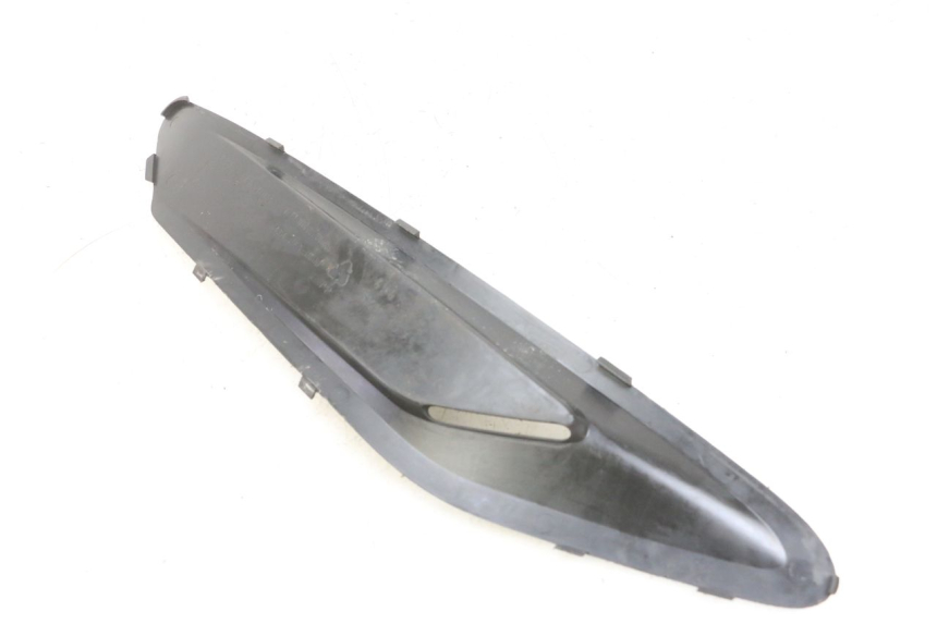 photo de TRITTBRETT VERKLEIDUNG MITTE LINKS SYM GTS EVO 125 (2009 - 2013) - Zoom auf Gebrauchszustand