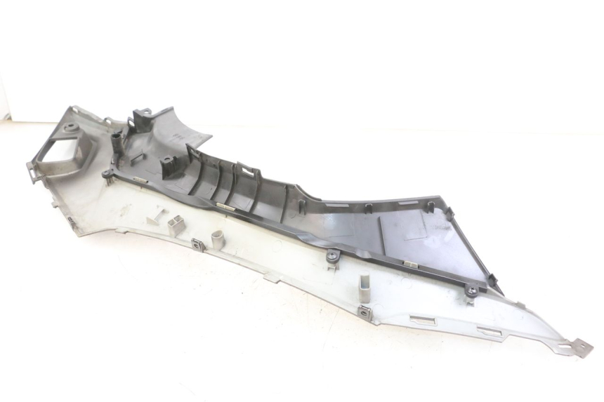 photo de TRITTBRETT VERKLEIDUNG MITTE LINKS KYMCO X-TOWN XTOWN 125 (2016 - 2021) - Detailansicht des Bauteils