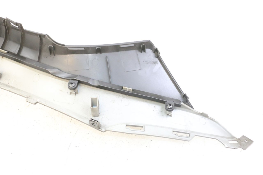 photo de TRITTBRETT VERKLEIDUNG MITTE LINKS KYMCO X-TOWN XTOWN 125 (2016 - 2021) - Zoom auf Gebrauchszustand