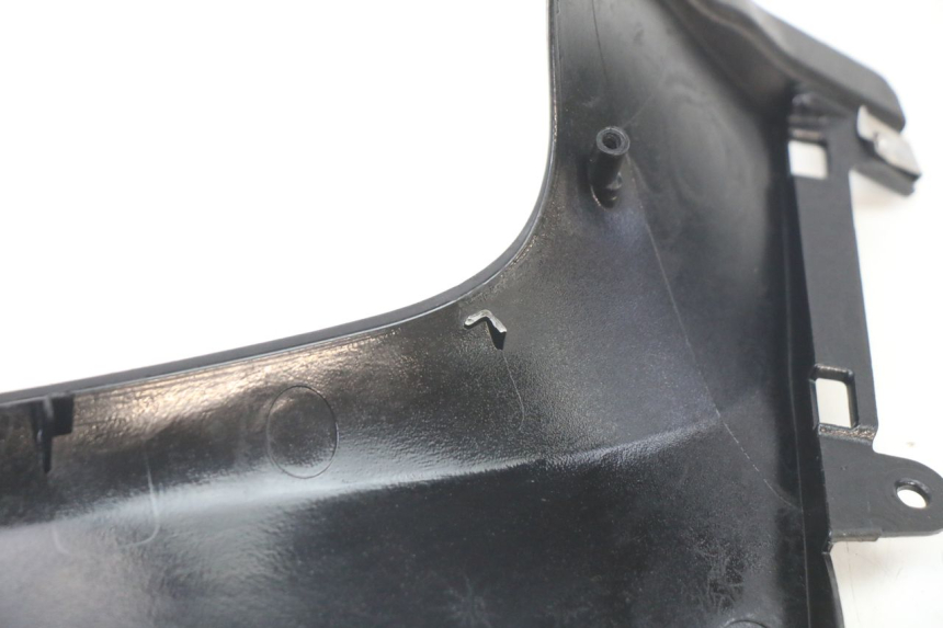 photo de TRITTBRETT VERKLEIDUNG MITTE LINKS PIAGGIO MP3 500 (2014 - 2017) - Oberflächenzustand und Material