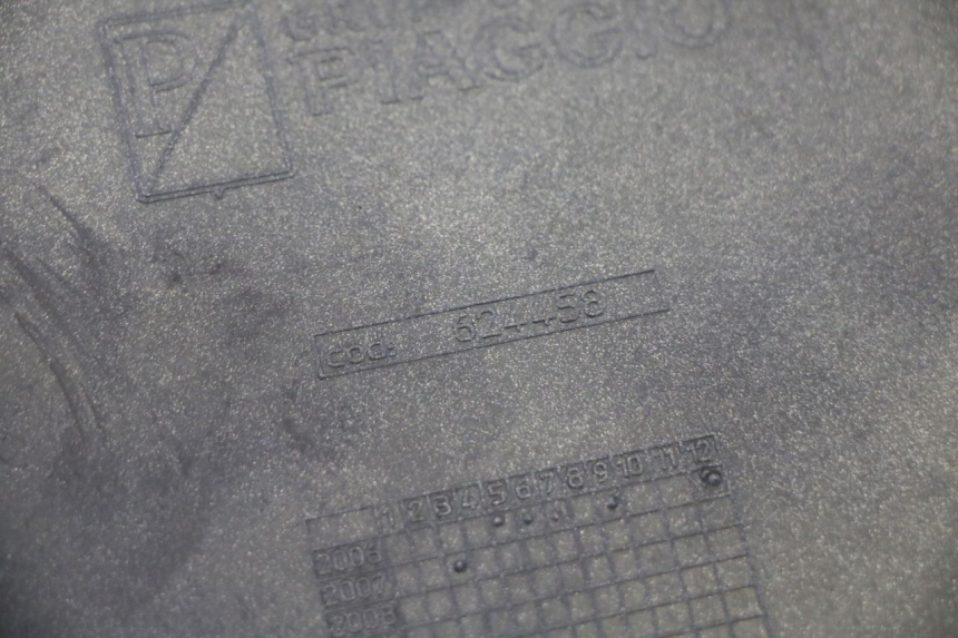 photo de TRITTBRETT VERKLEIDUNG MITTE LINKS PIAGGIO MP3 125 (2006 - 2014) - Technische Nahaufnahme