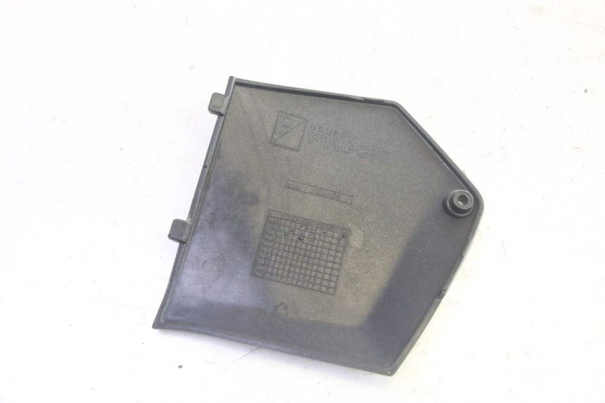 photo de TRITTBRETT VERKLEIDUNG MITTE LINKS PIAGGIO MP3 RL 250 (2006 - 2010) - Zoom auf Gebrauchszustand