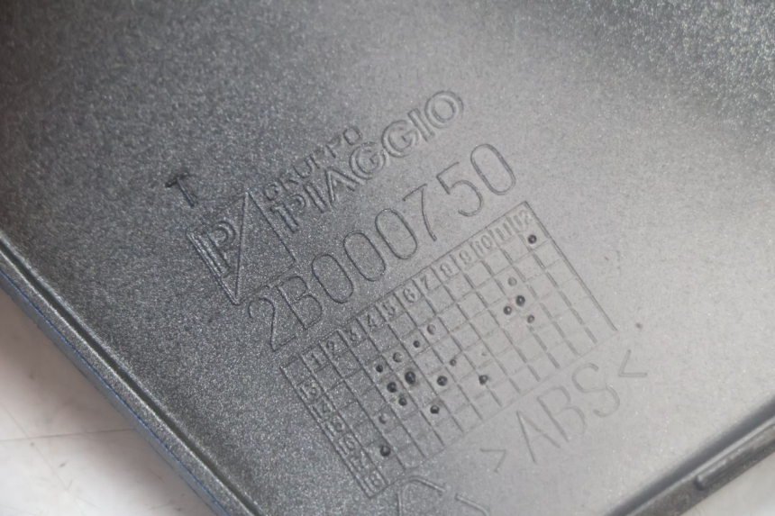 photo de TRITTBRETT VERKLEIDUNG MITTE LINKS PIAGGIO MP3 500 (2016 - 2018) - Technische Nahaufnahme