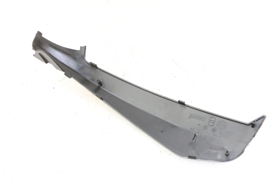 photo de TRITTBRETT VERKLEIDUNG MITTE LINKS PIAGGIO NRG POWER PUREJET 50 (2018 - 2021) - Detailansicht des Bauteils