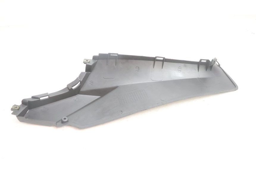 photo de TRITTBRETT VERKLEIDUNG MITTE LINKS RAZZO QTR 50 (2011 - 2018) - Technische Nahaufnahme