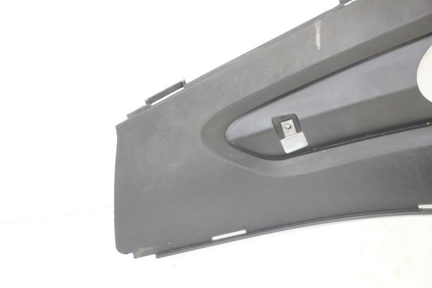 photo de TRITTBRETT VERKLEIDUNG MITTE LINKS GILERA RUNNER SP 50 (2006 - 2008) - Detailansicht des Bauteils