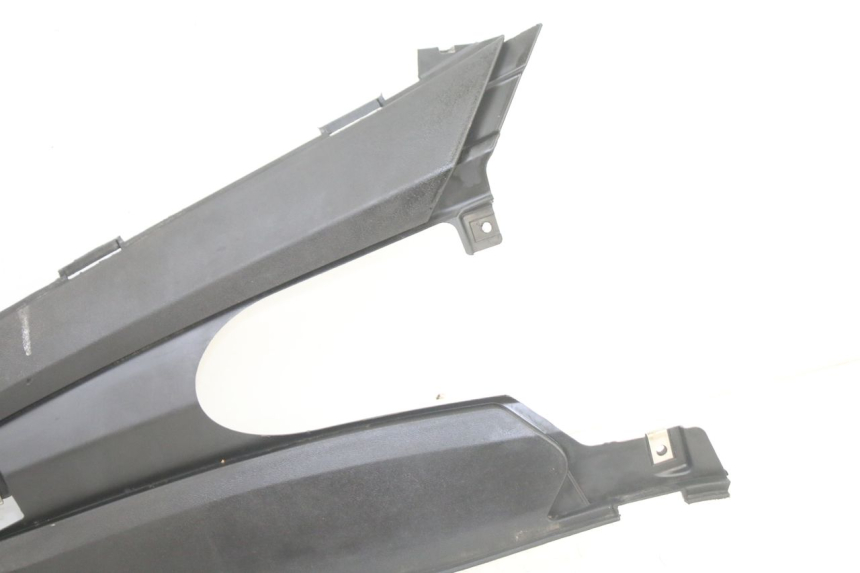 photo de TRITTBRETT VERKLEIDUNG MITTE LINKS GILERA RUNNER SP 50 (2006 - 2008) - Zoom auf Gebrauchszustand