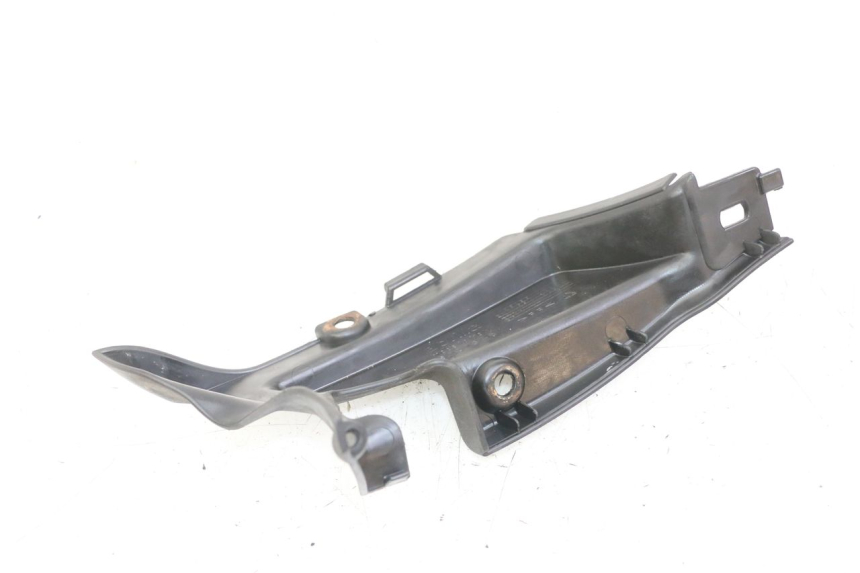 photo de TRITTBRETT VERKLEIDUNG MITTE LINKS APRILIA SCARABEO GT TOURING 125 (1999 - 2005) - Zoom auf Gebrauchszustand