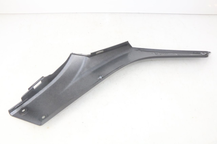 photo de TRITTBRETT VERKLEIDUNG MITTE LINKS APRILIA SRV 850 (2012 - 2017) - Detailansicht des Bauteils