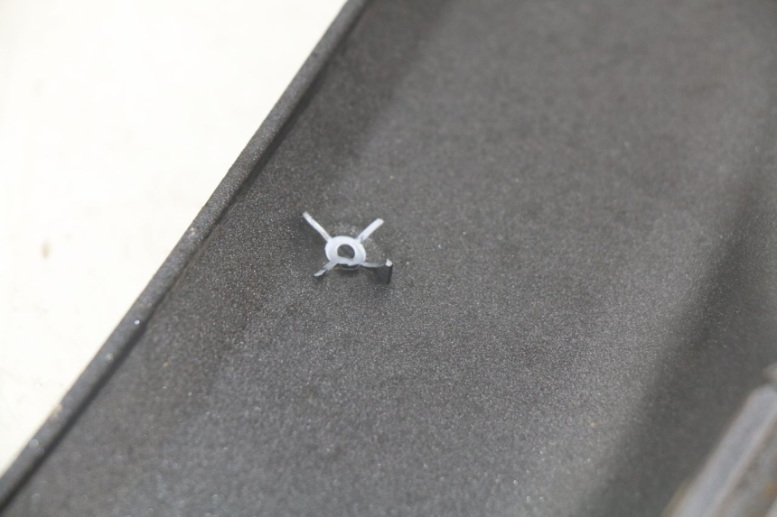 photo de TRITTBRETT VERKLEIDUNG MITTE LINKS APRILIA SRV 850 (2012 - 2017) - Alternative Perspektive