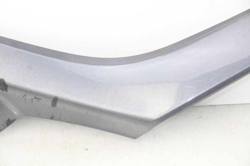 photo de TRITTBRETT VERKLEIDUNG MITTE LINKS APRILIA SRV 850 (2012 - 2017) - Oberflächenzustand und Material