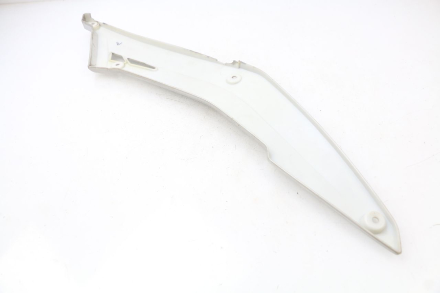 photo de TRITTBRETT VERKLEIDUNG MITTE LINKS RAZZO STEED 125 (2012 - 2018) - Zoom auf Gebrauchszustand