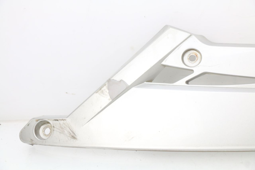 photo de TRITTBRETT VERKLEIDUNG MITTE LINKS RAZZO STEED 125 (2012 - 2018) - Details der Befestigungspunkte