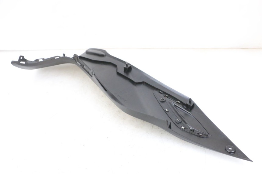 photo de TRITTBRETT VERKLEIDUNG MITTE LINKS YAMAHA TRICITY 300 (2020 - 2024) - Detailansicht des Bauteils