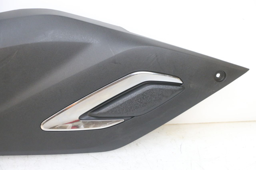 photo de TRITTBRETT VERKLEIDUNG MITTE LINKS YAMAHA TRICITY 300 (2020 - 2024) - Oberflächenzustand und Material