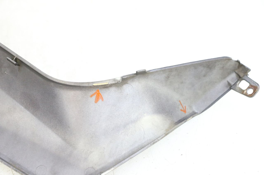 photo de LINKER FUßRASTENVERBINDUNG YAMAHA XMAX X-MAX 125 (2006 - 2009) - Details der Befestigungspunkte