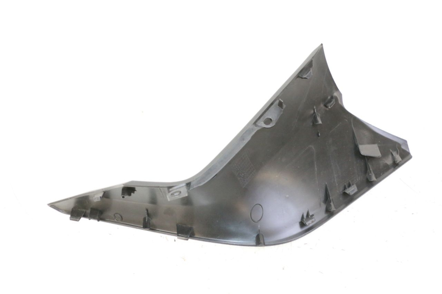 photo de TRITTBRETT VERKLEIDUNG MITTE LINKS YAMAHA XMAX X-MAX 125 (2021 - 2025) - Detailansicht des Bauteils